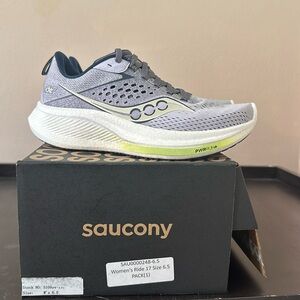 Saucony Ride 17 - Women’s 6.5 - Excellent condition